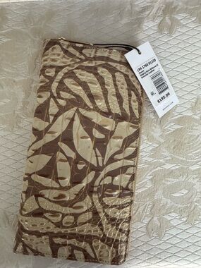 Brahmin Skyler Melbourne leather wristlet.